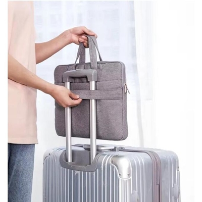 15Un sac portable de 6 pouces pour unisexe.